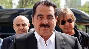 <p>İstanbul'da "vefasızlık g&ouml;rd&uuml;ğ&uuml;n&uuml;" dile getiren sanat&ccedil;ı, İzmir'de de maddi olarak ağır bir darbe aldığını belirtti.</p>
