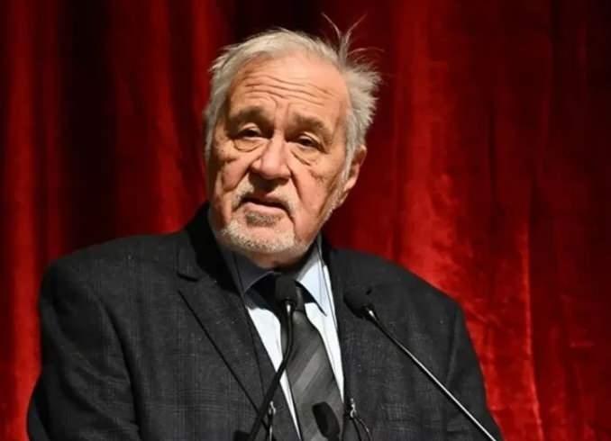 <p>Programın tanıtımında ise, "<strong>Teke Tek Bilim'in efsane kadrosuyla, Prof. Dr. İlber Ortaylı aramızdan ayrılmadan &ouml;nce &ccedil;ektiğimiz son program YouTube kanalımızda yayında. Hocamızın anısına sevgi, saygı ve minnetle&hellip;" </strong>s&ouml;zlerine yer verildi.&nbsp;</p>
