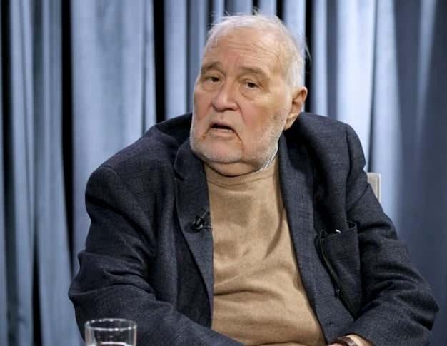 <p>Yayınlanan programda İlber Ortaylı'nın yorgun ve hasta g&ouml;r&uuml;n&uuml;m&uuml; ile sesinin kısık olması dikkat &ccedil;ekti. Programın kapanış b&ouml;l&uuml;m&uuml;nde Fatih Altaylı ve Celal Şeng&ouml;r'&uuml;n <strong>"Ge&ccedil;miş olsun"</strong> dileklerine yanıt veren Ortaylı'nın s&ouml;zleri izleyenleri derinden etkiledi.</p>
