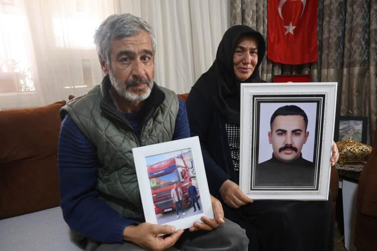 <p>İstanbul'dan aldığı y&uuml;kle Afganistan'a doğru yola &ccedil;ıkan Fırat, d&ouml;n&uuml;ş yolunda İran'ın Tebriz şehrine geldiği esnada d&uuml;şen f&uuml;zenin şarapnel par&ccedil;alarının <strong><em>TIR'A isabet etmesiyle ağır yaralandı.&nbsp;</em></strong></p>
