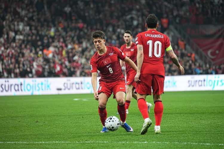 <p>21 yaşındaki yıldız oyuncunun verdiği gol pası, İspanyol basınında manşetleri s&uuml;slerken, kendisi i&ccedil;in de &ccedil;arpıcı yorumlar yapıldı.</p>
