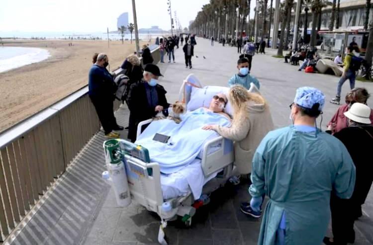 <p><span style="color:#B22222"><strong>SADECE HASTALAR İ&Ccedil;İN DEĞİL SAĞLIK &Ccedil;ALIŞANLARI İ&Ccedil;İN DE FAYDALI</strong></span></p>

<p><strong>Bu terapi sadece hastalar i&ccedil;in değil, yoğun &ccedil;alışma temposu altında ezilen sağlık personeli i&ccedil;in de bir motivasyon kaynağı oluyor.&nbsp;</strong></p>
