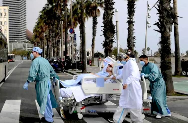 <p><span style="color:#B22222"><strong>T&Uuml;M D&Uuml;NYAYA &Ouml;RNEK TEŞKİL EDEN UYGULAMA</strong></span></p>

<p><strong>Barselona sokaklarında sedyeyle taşınan hastaları g&ouml;ren yerli ve yabancı turistler, bu manzarayı alkışlarla karşılıyor. Del Mar Hastanesi'nin bu projesi, sosyal medyada g&uuml;ndem oldu.</strong></p>
