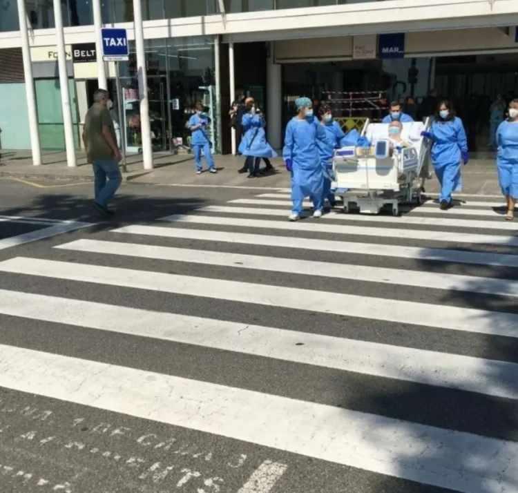 <p><strong>&Ouml;zellikle aylarca yoğun bakımda kalan hastalar i&ccedil;in dış d&uuml;nyayla bağ kurmak hayati &ouml;nem taşıyor. Birka&ccedil; dakikalık sahil gezintisi, hastaların tedaviye olan inancını ve yaşama sevincini tazeliyor.</strong></p>
