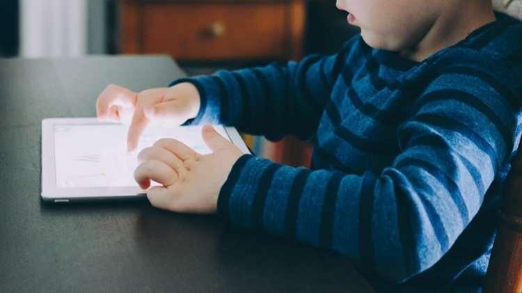 <p><strong>Bakan G&ouml;ktaş ayrıca,&nbsp;"&Ccedil;ocuklar G&uuml;vende"web sitesi ve mobil uygulamasıyla ebeveynlerin bilin&ccedil;lendirildiğini, &ccedil;ocukların rehberlik ve destek hizmetlerine kolay erişim sağladığını belirtti.</strong></p>
