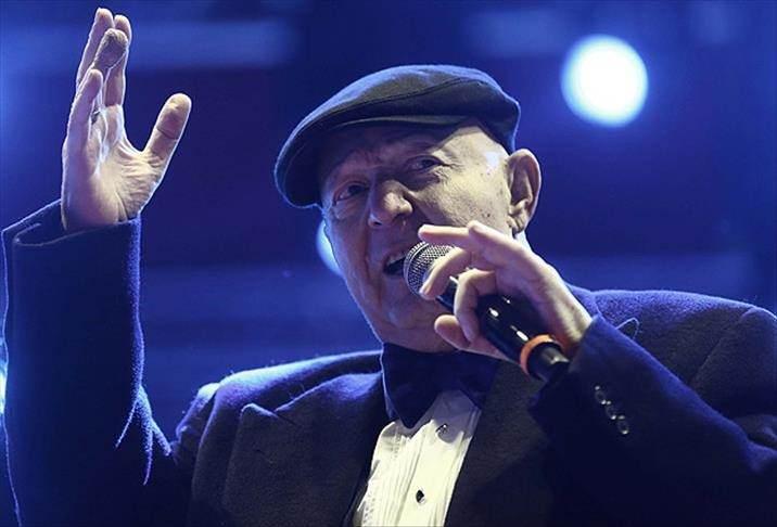 <p><strong>Ardında dillere pelesenk olan par&ccedil;alar bırakan &uuml;nl&uuml; sanat&ccedil;ının hakkında bilinmeyen bir ger&ccedil;ek ise yıllar sonra ortaya &ccedil;ıktı.</strong></p>
