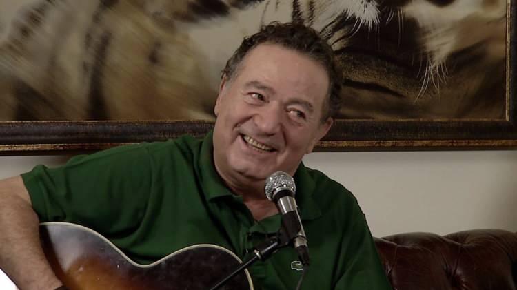 <p><strong>O g&uuml;nden sonra her şeyi 13'e tamamlamak i&ccedil;in &ccedil;aba g&ouml;steren usta sanat&ccedil;ı, kızı Aslı G&ouml;n&uuml;l A&ccedil;ar'ın isim ve soyadındaki harf sayısının bile toplamda 13 etmesi i&ccedil;in &ouml;zel &ccedil;aba verdi.</strong></p>
