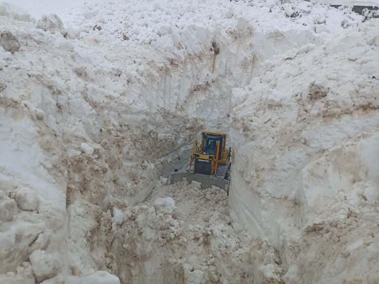 <p><font color="#b22222"><strong>61 K&Ouml;Y VE MEZRA KAPANDI</strong></font></p>

<p>İl &Ouml;zel İdaresinden alınan bilgiye g&ouml;re, kar nedeniyle kapanan 61 k&ouml;y ve mezra yolundan 60'ı ekiplerce a&ccedil;ıldı.</p>
