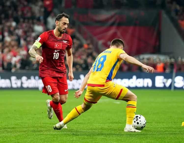 <p>Agerpres, Romanya'nın D&uuml;nya Kupası fırsatını bir kez daha ka&ccedil;ırdığını ifade ederek, <strong>"T&uuml;rkiye oyunu kontrol etti, Romanya iyi savunma yaptı ve ev sahibine fazla fırsat vermedi. Arda G&uuml;ler'in harika pasında Kadıoğlu'nun vuruşu sonucu belirledi."</strong> ifadelerini kullandı.</p>
