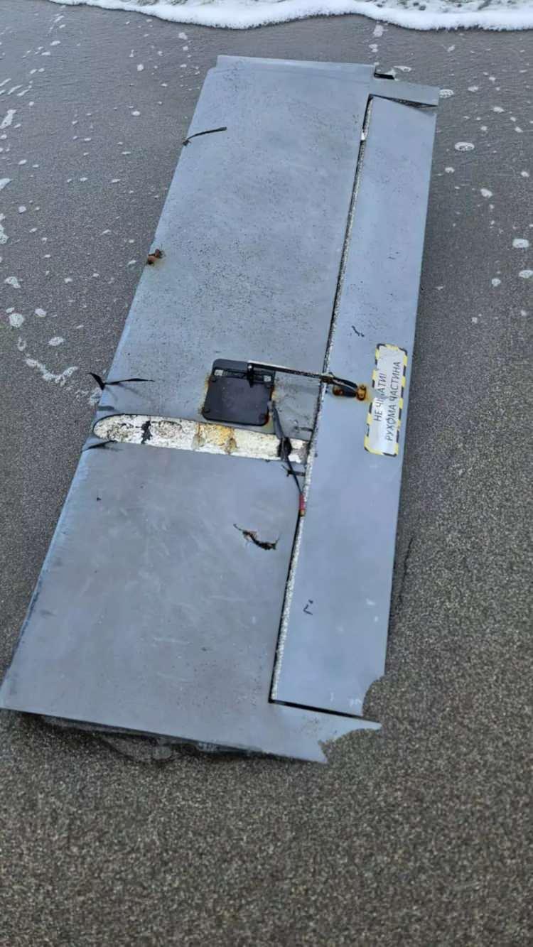 <p>Sakarya&rsquo;nın Karasu ve Kocaeli sahillerinde d&uuml;n &ouml;ğle saatlerinde İHA par&ccedil;aları bulundu.&nbsp;</p>
