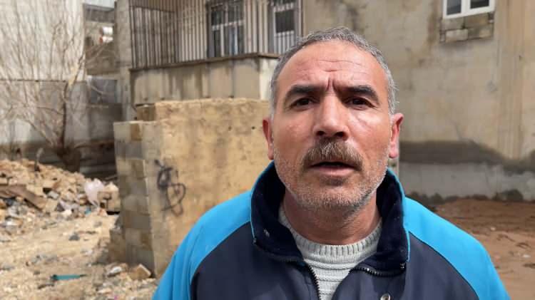 <p><span style="color:#A52A2A"><strong>&ldquo;&Ccedil;OCUKLARIMIZI G&Uuml;&Ccedil;L&Uuml;KLE &Ccedil;IKARDIK&rdquo;</strong></span>&nbsp;</p>

<p>&nbsp;</p>

<p>Evini sel sularının basmasından dolayı mağdur olduğunu ifade eden Kemal &Ouml;lmez ise daha &ouml;nce de aynı b&ouml;lgede su baskını yaşadıklarını belirterek, <strong><em>&ldquo;Bu kez ev tamamen doldu. &Ccedil;ocuklarımızı g&uuml;&ccedil;l&uuml;kle &ccedil;ıkardık. Eve girdiğimizde sanki savaş &ccedil;ıkmış gibiydi. &Ccedil;amaşır makinesi par&ccedil;alanmış, yatak ve mobilyalar kullanılamaz hale gelmiş. Hi&ccedil;bir eşyamız kalmadı. Yetkililerden ve hayırseverlerden yardım bekliyoruz.&rdquo;</em></strong> diye konuştu.&nbsp;</p>
