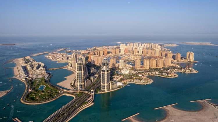 <p><strong><span style="color:#B22222">KATAR&nbsp;</span> |&nbsp; 25 YIL İKAMET</strong></p>

<p>&nbsp;</p>

<p>25 yıl yaşamanız, Arap&ccedil;a bilmeniz ve kendi vatandaşlığınızdan vazge&ccedil;meniz isteniyor.</p>
