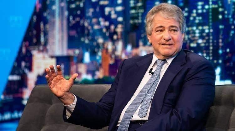 <p><strong><span style="color:#B22222">30)&nbsp; LEON BLACK&nbsp; </span>|&nbsp; 14.9 MİLYAR DOLAR - İş insanı</strong></p>

<p>&nbsp;</p>

<p>Leon Black, Amerikan &ouml;zel sermaye devi Apollo Global Management&rsquo;in kurucularından biridir ve finans sekt&ouml;r&uuml;nde etkili bir isim olarak bilinir. Serveti, b&uuml;y&uuml;k &ouml;l&ccedil;ekli yatırım ve satın alma işlemlerindeki başarılarından geliyor.</p>
