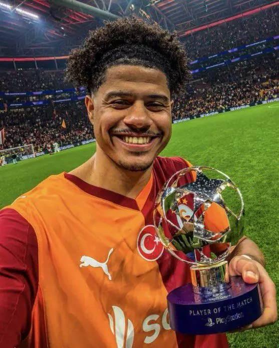 <p><strong>MANU DA SARA'NIN PEŞİNDE</strong></p>
