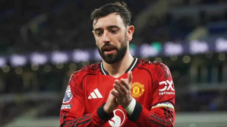 <p>Trendyol S&uuml;per Lig&rsquo;de yeni sezon &ouml;ncesi iddialı bir kadro kurmayı hedefleyen Galatasaray&rsquo;ın, Bruno Fernandes transferi i&ccedil;in harekete ge&ccedil;tiği aktarıldı.</p>
