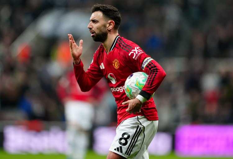 <p>31 yaşındaki orta saha oyuncusunun, sezon i&ccedil;inde yaptığı a&ccedil;ıklamalarda kul&uuml;b&uuml;nde kalmak istediğini belirtmesine rağmen, İngiliz ekibinde geleceğine dair soru işaretleri s&uuml;r&uuml;yor.</p>
