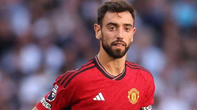 <p><strong>Galatasaray, Bruno Fernandes'i devre arasında getiriyordu. Oyuncuyla el sıkışılmıştı. Orada Bruno, o kadar vites attırdı ki; Manchester United bırakmadı ve iş iptal oldu.</strong></p>

