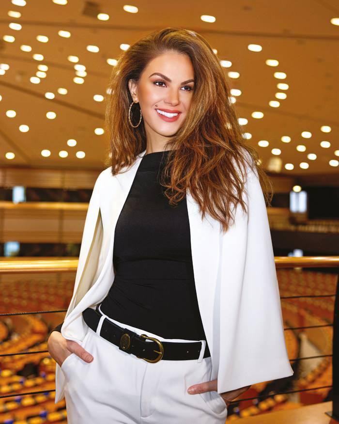 <p><strong>&Uuml;nl&uuml; modelin takip&ccedil;ileri ve&nbsp; sevenleri paylaşımına kısa s&uuml;rede ge&ccedil;miş olsun mesajlarıyla yanıt vererek T&uuml;lin Şahin'e moral oldu.</strong></p>
