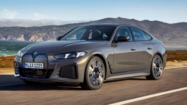 <p><span style="color:#B22222"><strong>BMW İ4 EDRİVE40</strong></span></p>

<p>Menzil (km):&nbsp;513</p>

<p>T&uuml;ketim (kWh/100 km):&nbsp;15,7</p>

<p>Pil (kWh):&nbsp;83,9</p>
