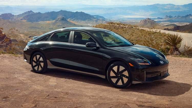 <p><span style="color:#B22222"><strong>HYUNDAİ IONİQ 6</strong></span></p>

<p>Menzil (km):&nbsp;542</p>

<p>T&uuml;ketim (kWh/100 km):&nbsp;14,3</p>

<p>Pil (kWh):&nbsp;77,4</p>
