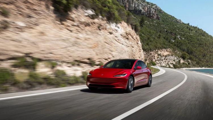 <p><strong>TESLA MODEL 3 UZUN MENZİLLİ ARKADAN İTİŞLİ (2026)</strong></p>

<p>Menzil (km):&nbsp;613</p>

<p>T&uuml;ketim (kWh/100 km):&nbsp;13,3</p>

<p>Pil (kWh):&nbsp;81,5</p>
