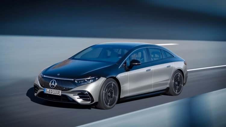 <p><strong>MERCEDES EQS 450+</strong></p>

<p>Menzil (km):&nbsp;667</p>

<p>T&uuml;ketim (kWh/100 km):&nbsp;16,2</p>

<p>Pil (kWh):&nbsp;107,8</p>
