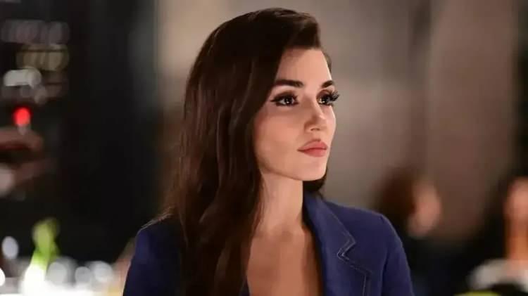 <p><span style="color:#B22222"><strong>YAKALAMA KARARI &Ccedil;IKARILANLAR</strong></span></p>

<p>Yurt dışında olduğu &ouml;ğrenilen oyuncu Hande Er&ccedil;el ile Kaan Mellart hakkında ise yakalama kararı &ccedil;ıkarıldı.&nbsp;</p>
