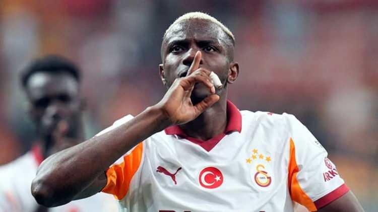 <p>Galatasaray'ın futbolcularına yaptığı bu jest ise iki yıldızı da etkiledi.</p>
