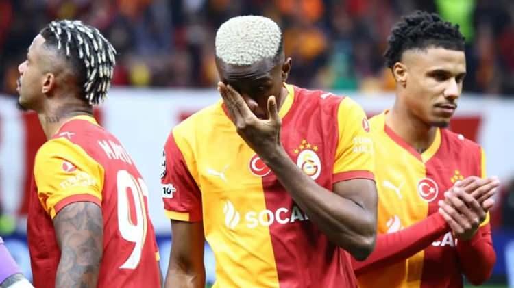 <p>İstanbul'a d&ouml;nen ve ameliyata alınan Victor Osimhen, ameliyattan &ccedil;ıktıktan sonra kendisini ziyarete gelen Galatasaray Başkanı Dursun &Ouml;zbek'le g&ouml;r&uuml;şt&uuml;.</p>
