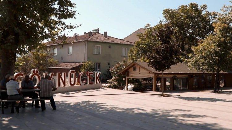 <p>Ortadoğu'da yaşanan gelişmeleri de endişeyle takip eden Altınoğlu,&nbsp;<strong><em>"Gazze ve İran'daki olayları yapanları şiddetle kınıyorum. Trump olsun, Netanyahu olsun.&nbsp;<span style="color:rgb(165, 42, 42)">Kim bir topluma zarar veriyorsa karşısındayım.</span>"&nbsp;</em></strong>şeklinde konuştu.</p>
