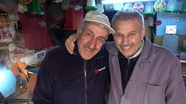 <p><span style="color:#A52A2A"><strong>"SON TANIK" BELGESELİ &Ccedil;EKİLDİ</strong></span></p>

<p>&nbsp;</p>

<p>Faruk Altınoğlu'nun yaşam hikayesini konu edinen <strong><em>"Son Tanık"</em></strong> adlı belgeselin y&ouml;netmeni Serdar &Ccedil;olak ise yaptığı a&ccedil;ıklamada şunları kaydetti:&nbsp;</p>
