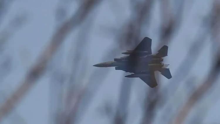 <p>Haberlerde pilotunun u&ccedil;ağı Kuveyt hava sahasına y&ouml;nlendirdiği ve atlayarak kurtulduğu belirtildi.</p>
