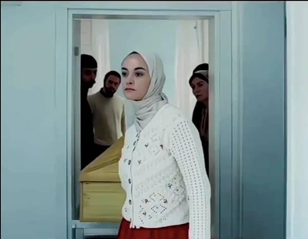 <p><strong>Gassal dizisinde 'Nihan' karakteriyle seyirci karşısına &ccedil;ıkan ve başarılı oyunculuğu ile b&uuml;y&uuml;k beğeni toplayan &uuml;nl&uuml; oyuncu Hande Soral, verdiği bir r&ouml;portajda diziyle ilgili &ccedil;arpıcı itiraflarda bulundu.</strong></p>
