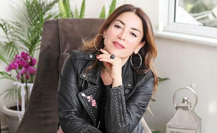 <p>Sanat d&uuml;nyasının "gizli emlak krali&ccedil;esi" olduğu &ouml;ne s&uuml;r&uuml;len 54 yaşındaki sanat&ccedil;ının gayrimenkul zengini olduğu ortaya &ccedil;ıktı.&nbsp;</p>
