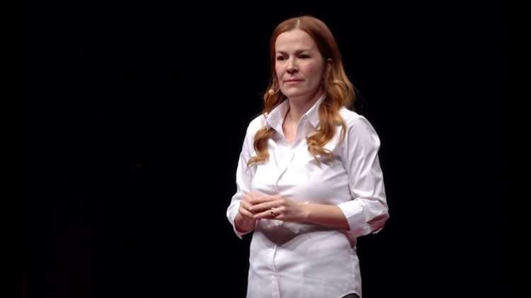 <p><strong>Bir menajer ile &ccedil;alışmamanın bedelini ağır &ouml;dediğini itiraf eden Caneroğlu, diziden sonra gelen tekliflerin ise kendisi hayal kırıklığına uğrattığını şu s&ouml;zlerle aktardı:</strong></p>

<p><span style="color:#800080"><strong>"İş bilmezliğimden dolayı tekliflerin ayağıma geleceğini sandım,"</strong></span></p>
