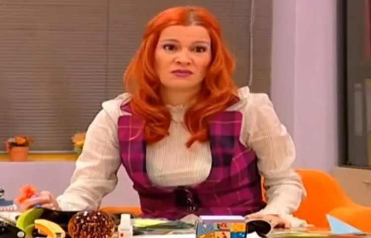 <p><span style="color:#800080"><strong>Dışarıdan bakınca prenses gibi parlıyordum ama i&ccedil;ten i&ccedil;e tamamen t&uuml;kenmiştim. &Ouml;yle bir noktaya geldim ki artık şarkı s&ouml;ylemek bile istemiyordum."</strong></span></p>
