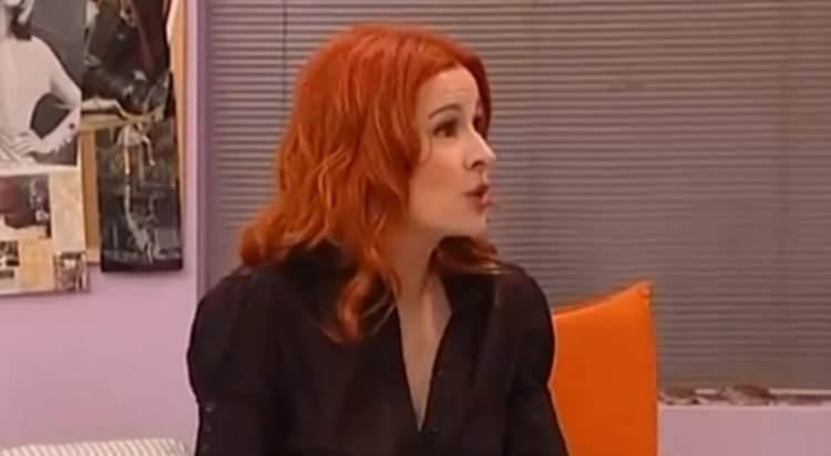 <p><strong>Dizide oynadığı <span style="color:#800080">Yaprak</span> karakteriyle hafızalara kazınan oyuncu ve şarkıcı<span style="color:#800080"> Hale Caneroğlu</span>, uzun s&uuml;ren sessizliğini bozdu.</strong></p>
