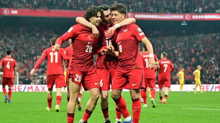 <p>Bir&ccedil;ok yıldız oyuncunun forma giyeceği dev turnuvada bir de &uuml;lkeleriyle D&uuml;nya Kupası vizesi alamadıkları i&ccedil;in forma giyemeyecek olan &ccedil;ok sayıda d&uuml;nya yıldızı bulunuyor.</p>
