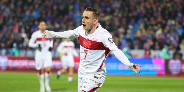 <p>Avustralya, Paraguay ve Avrupa play-off'undan gelecek takım, uzmanlara g&ouml;re 'r&uuml;ya gibi bir kura', hatta 'ABD i&ccedil;in kolay bir zafer' anlamına geliyordu. Ancak senaryoda bir tehlike vardı, T&uuml;rkiye'nin play-off'u kazanarak D Grubu'nu yer alması. Ve Salı g&uuml;n&uuml; bu ger&ccedil;ek oldu.</p>
