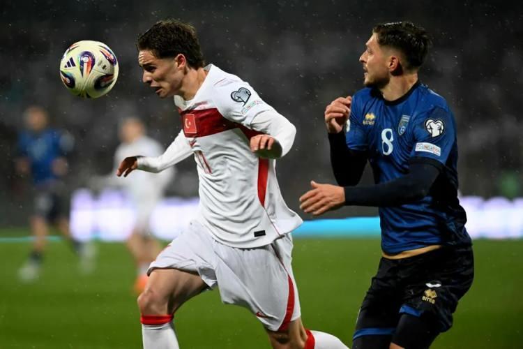 <p><strong>Kosova Sot:</strong> T&uuml;rkiye, Fadil Vokrri'de k&uuml;&ccedil;&uuml;k bir farkla kazandı. Kosova Milli Takımı, t&uuml;m &ccedil;abası ve m&uuml;cadelesine rağmen finalde mağlup oldu. ABD, Kanada ve Meksika hayalimiz sona erdi. Fisnik Asllani, T&uuml;rk kaleci Uğurcan &Ccedil;akır'ı iki kez yokladı ancak ge&ccedil;meyi başaramadı.</p>
