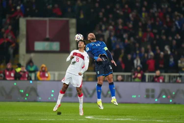 <p><strong>Marca:&nbsp;</strong>T&uuml;rkiye ve Arda G&uuml;ler, 24 yıl sonra Kosova karşısında zorlu bir m&uuml;cadele vererek D&uuml;nya Kupası'na ulaştı.</p>
