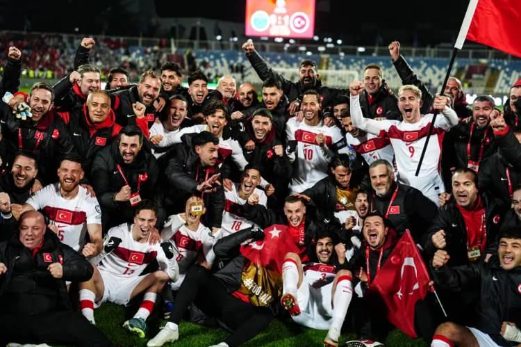 <p><strong>'T&Uuml;RKİYE D&Uuml;NYA KUPASI'NA U&Ccedil;UYOR'</strong></p>
