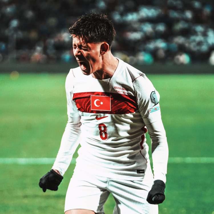 <p><strong>AS:</strong> Arda G&uuml;ler bir efsanedir. Bu play-off'un hem yarı finalinde hem de finalinde avantajlarını ustaca kullanan, kaliteleriyle g&ouml;z kamaştıran oyuncular.</p>
