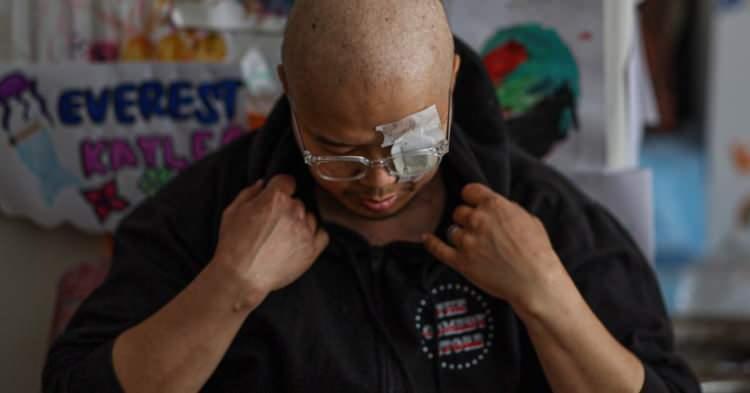 <p><strong>&Uuml;nl&uuml; oyuncunun, &ouml;l&uuml;m&uuml;nden sadece iki ay &ouml;nce kanseri yeneceğine dair taşıdığı iyileşme umudu, vefatının ardından g&uuml;n y&uuml;z&uuml;ne &ccedil;ıkmasıyla sevenlerine derin bir acı yaşattı.</strong></p>
