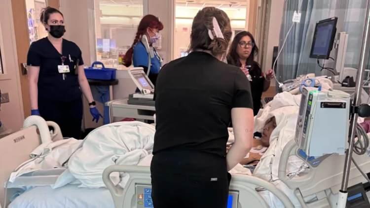 <p><span style="color:#B22222"><strong>HAYATINI KAYBETTİ HABERİ DUYURULDU</strong></span></p>

<p><strong>Duong, yapılan m&uuml;dahelelere rağmen Santa Monica'daki ST. Jhon's Hastanesi'nde hayatını kaybetti.</strong></p>
