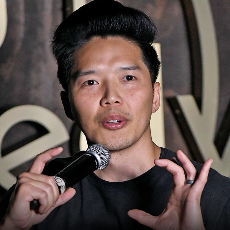 <p><strong>Alex Duong ge&ccedil;en yıl Los Angeles Times'a verdiği bir r&ouml;portajında kanser m&uuml;cadelesi hakkında konuşmuştu:</strong></p>

<p><strong><span style="color:#800080"><em>"Zor zamanlarda komedyenler her zaman birbirlerinin arkasında dururlar. Bu yaşam tarzında ne kadar zorlandığımızı, m&uuml;cadele ettiğimizi ve zar zor ge&ccedil;indiğimizi biliyoruz, sadece bu şakaları yapabilmek ve kendimizi geliştirmeye devam edebilmek i&ccedil;in. Bu d&uuml;nyada bunu g&ouml;rmek g&uuml;zel bir şey; ger&ccedil;ekten &ouml;yle"</em></span> demişti.</strong></p>
