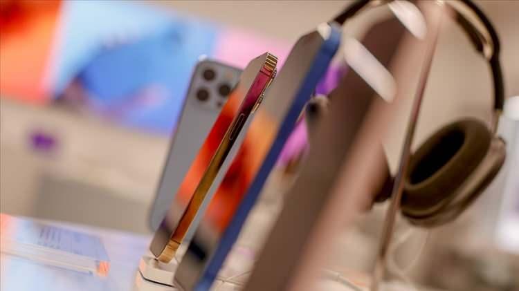 <p><span style="color:#B22222"><strong>YURT DIŞINI ARAMANIN DAKİKASI 56,37 TL'YE &Ccedil;IKTI</strong></span></p>

<p>BTK'nın yeni belirlediği tarifeye g&ouml;re, yurt i&ccedil;i aramaların dakikası 4,11 TL&rsquo;den 4,75 TL&rsquo;ye, yurt dışını aramanın dakikası ise 48,68 TL&rsquo;den 56,37 TL&rsquo;ye &ccedil;ıktı.</p>

<p>&nbsp;</p>
