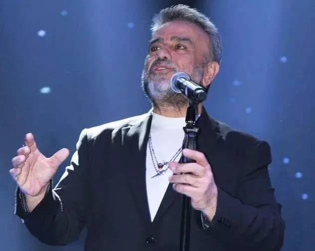 <p><strong>Kilo verme s&uuml;recinin hen&uuml;z bitmediğini s&ouml;yleyen &uuml;nl&uuml; isim, ideal kilosuna yaklaştığını s&ouml;yledi:</strong></p>

<p><span style="color:#800080"><strong><em>"Şu an i&ccedil;in ideal kilom bu diyorum ama belki 98-100 kilo arasında sabit kalabilirim. Kemiklerim ve kaslarım etkilenebilir. Şu an b&ouml;yle iyi. Eşime, yemek yerken iki kaşık fazla alırsam elime vur diyorum, &Ccedil;&uuml;nk&uuml; kilo almamam lazım"</em></strong></span></p>
