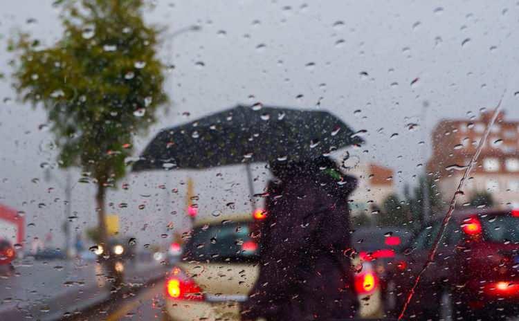 <p>Meteoroloji Genel M&uuml;d&uuml;rl&uuml;ğ&uuml; tarafından yapılan son değerlendirmelere g&ouml;re, bug&uuml;n &uuml;lkemiz genelinin &ccedil;ok bulutlu ve aralıklı yağışlı ge&ccedil;eceği tahmin ediliyor.&nbsp;</p>

<p>&nbsp;</p>
