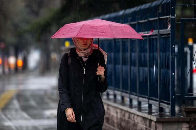 <p>Akdeniz, Batı Karadeniz (Sinop hari&ccedil;), Sakarya, Ankara, Kırıkkale, &Ccedil;ankırı, Adıyaman, Gaziantep ve Kilis &ccedil;evreleri, Şanlıurfa'nın batı il&ccedil;eleri ile gece saatlerinde itibaren İzmir ve Aydın kıyıları ile Muğla &ccedil;evrelerinde yerel kuvvetli yağış olması tahmin ediliyor.</p>

<p>&nbsp;</p>
